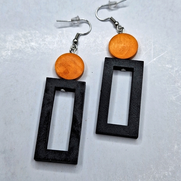 BLACK rectangle wooden geometric earrings Boho accessory. - Picture 3 of 4